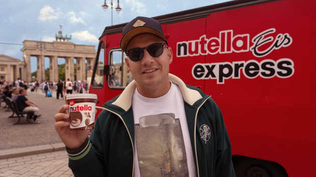 Ferrero launcht Nutella-Eis - Pietro Lombardi verteilte das Nutella-Eis in Berlin - Quelle: Ferrero